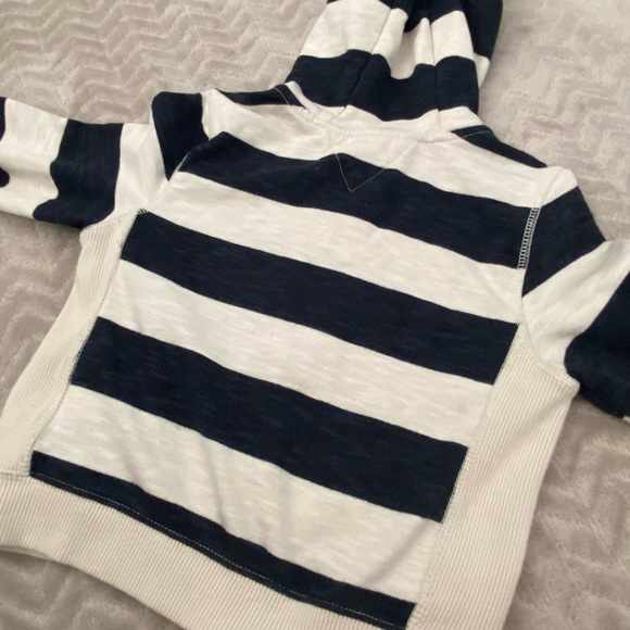 4T Boys Tommy Hilfiger striped Blue & Cream Zip Up Hoodie Sweater - Picture 2 of 4